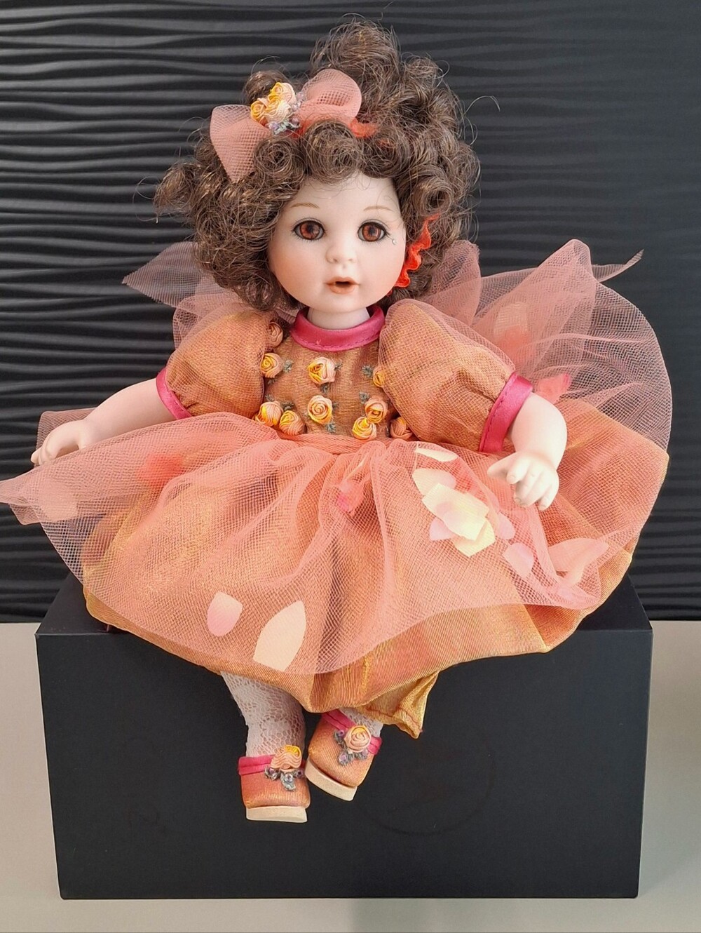 2003 Marie Osmond Tiny Tots REMEMBER ME ROSEBUD 8" Sitting Porcelain Doll
